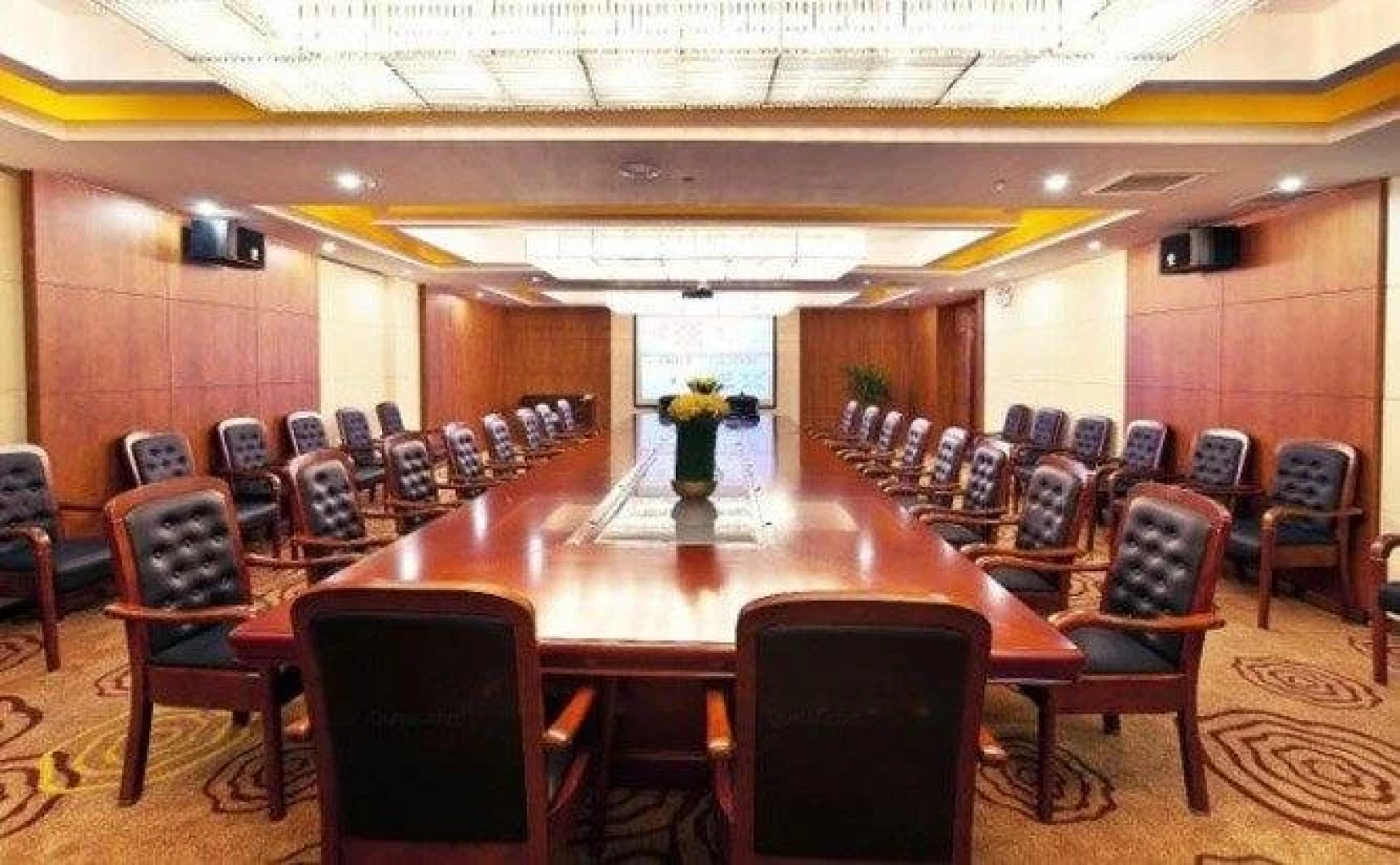 Xinyang East Earl Hotel