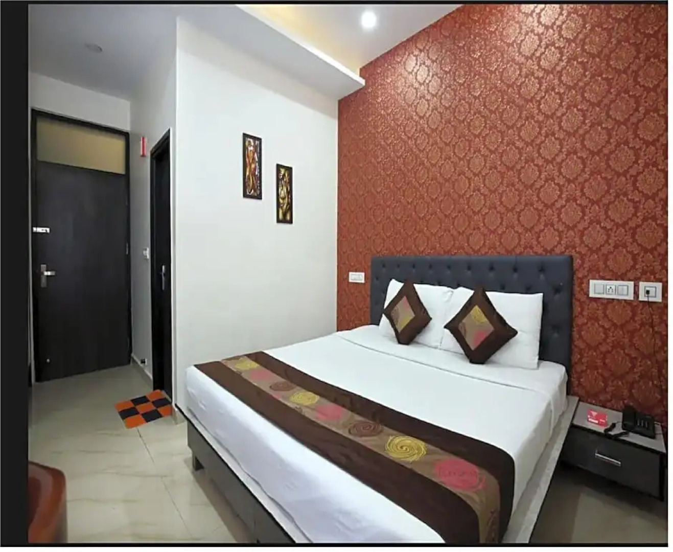 Hotel Cross Road By WB Inn