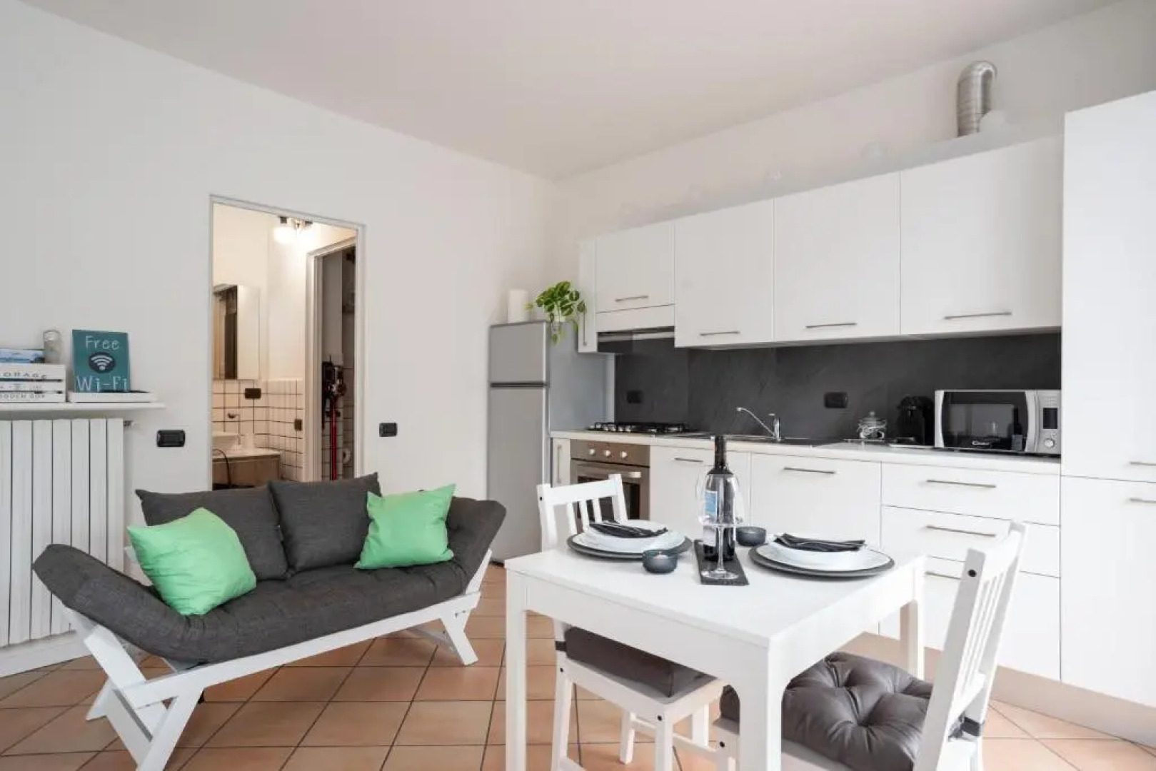 Ossuccio Apt with Balcony & Private Parking (Adults Only)