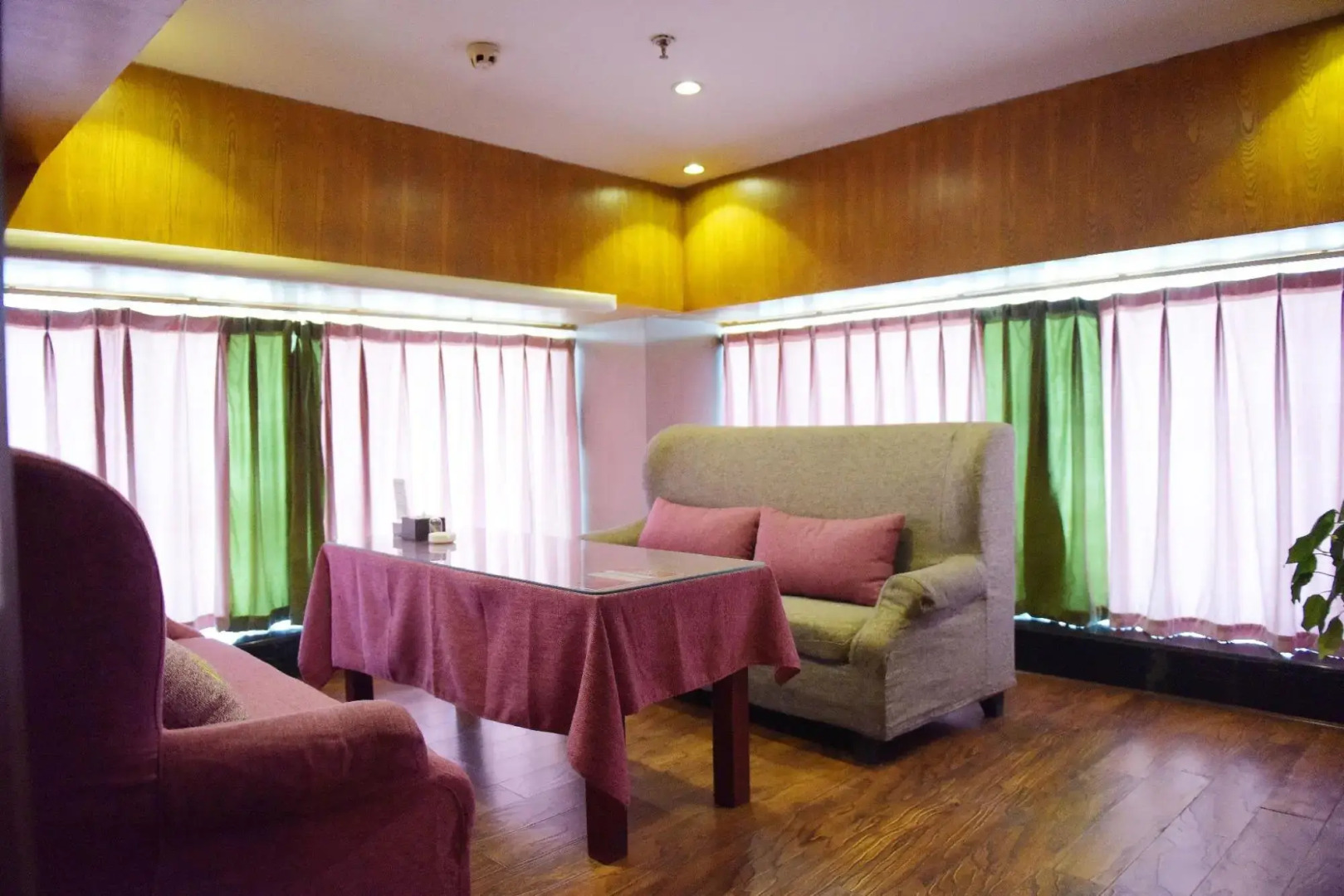 Dongtai Hotel (Guangyuan Lizhou East Road, Aoti Center)