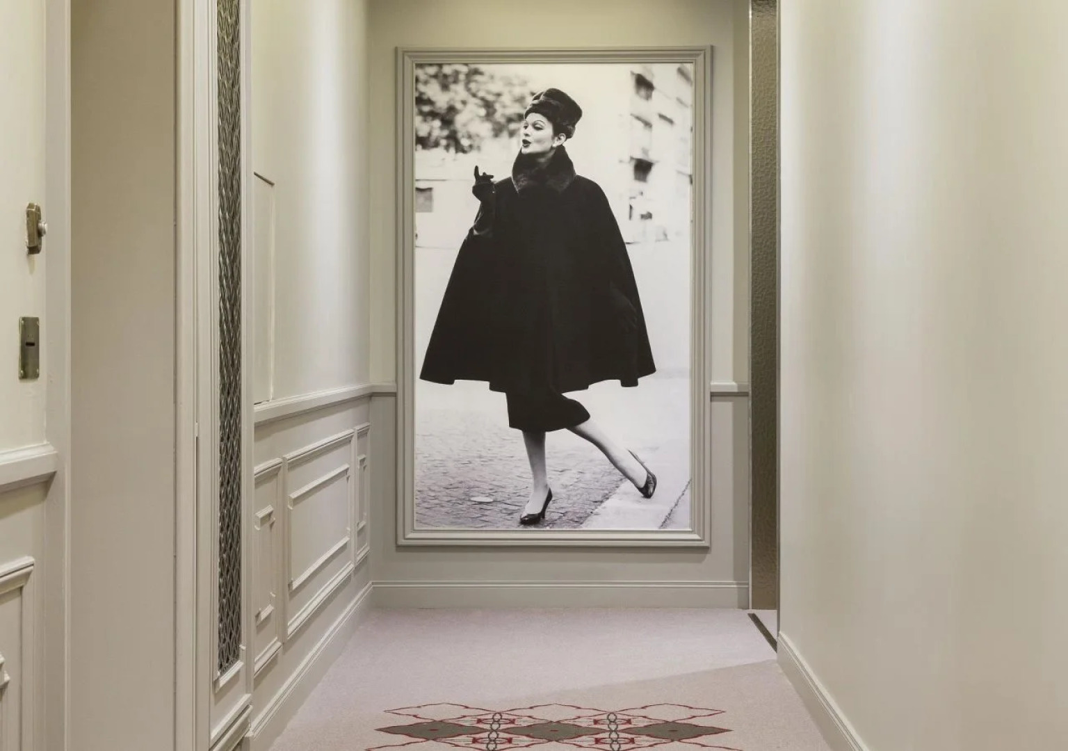 La Clef Tour Eiffel Paris by The Crest Collection