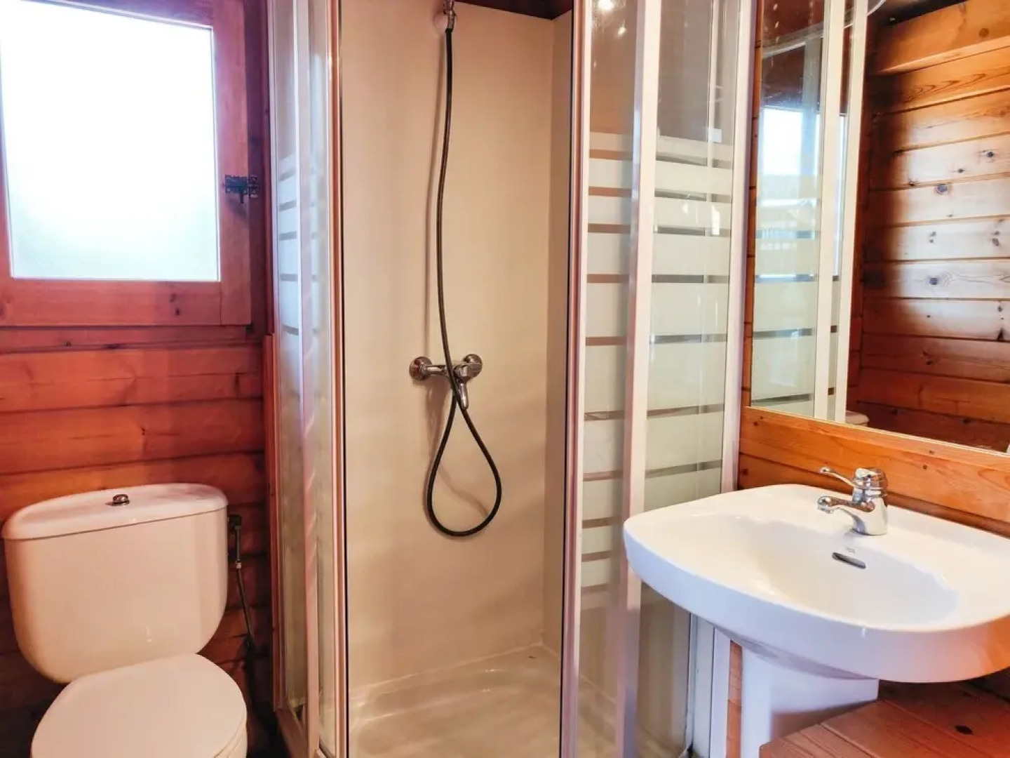 Nice Bungalow With a Terrace, Surrounded by Mountains