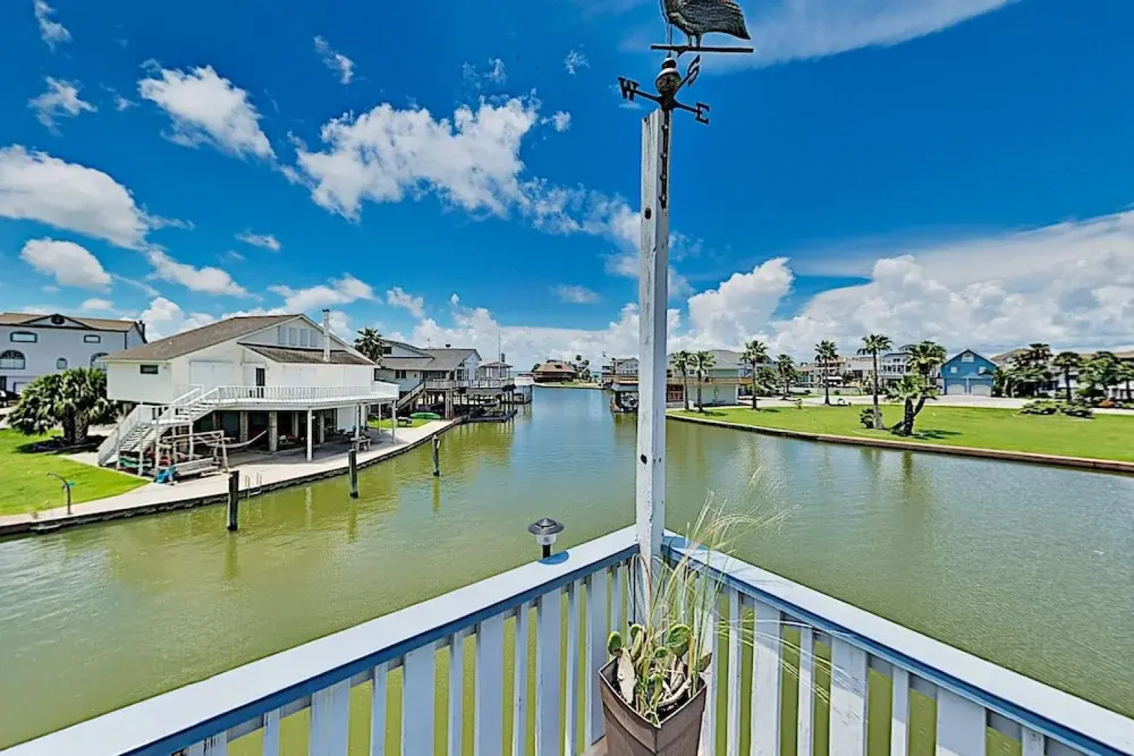 Bayfront Tiki Island W /boat Slip & Deck! 3 Bedroom Home