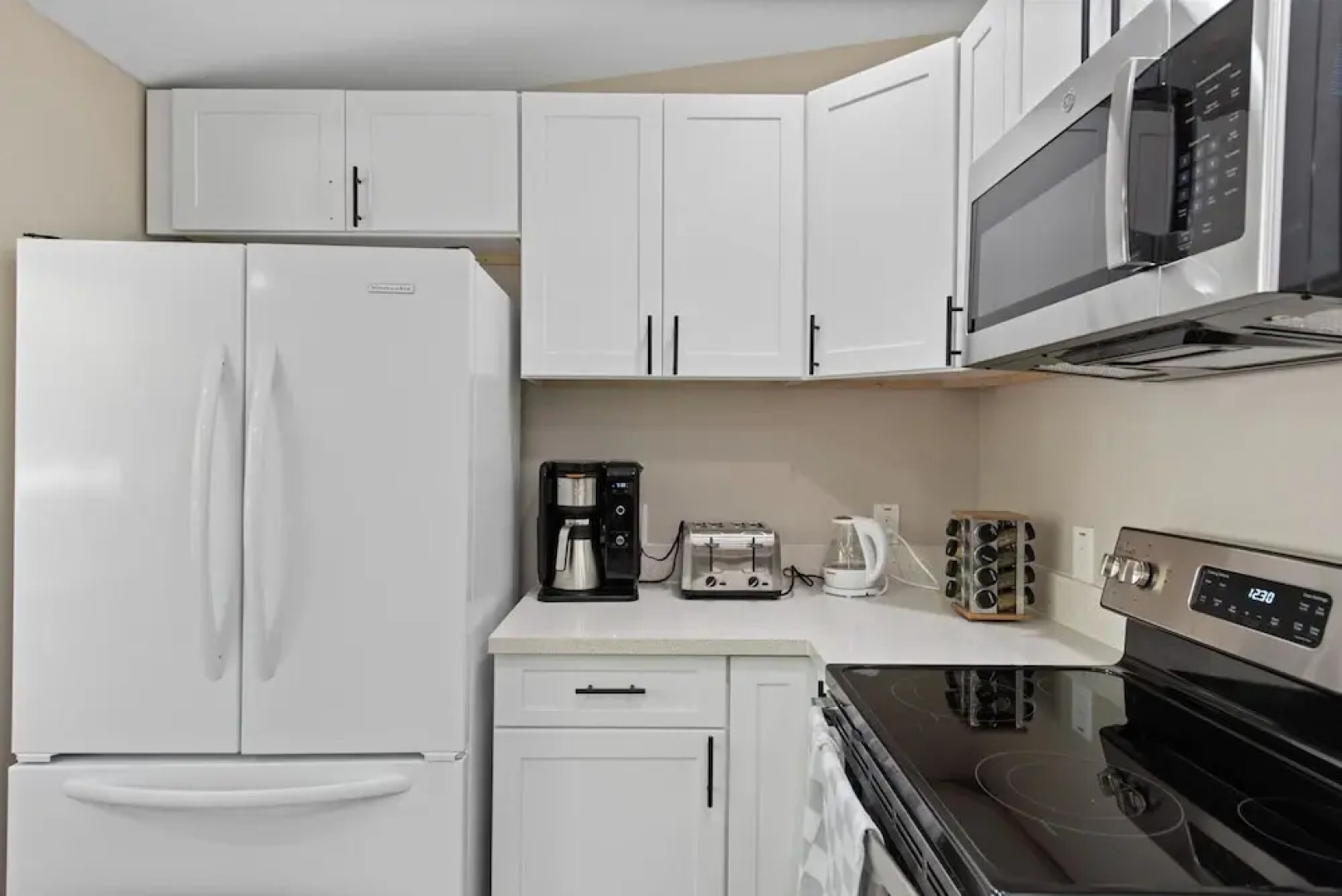 Stylish & Spacious Retreat in Downtown Bellevue