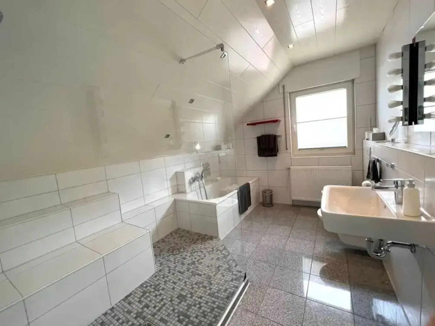 Savoir Vivre Modern Retreat