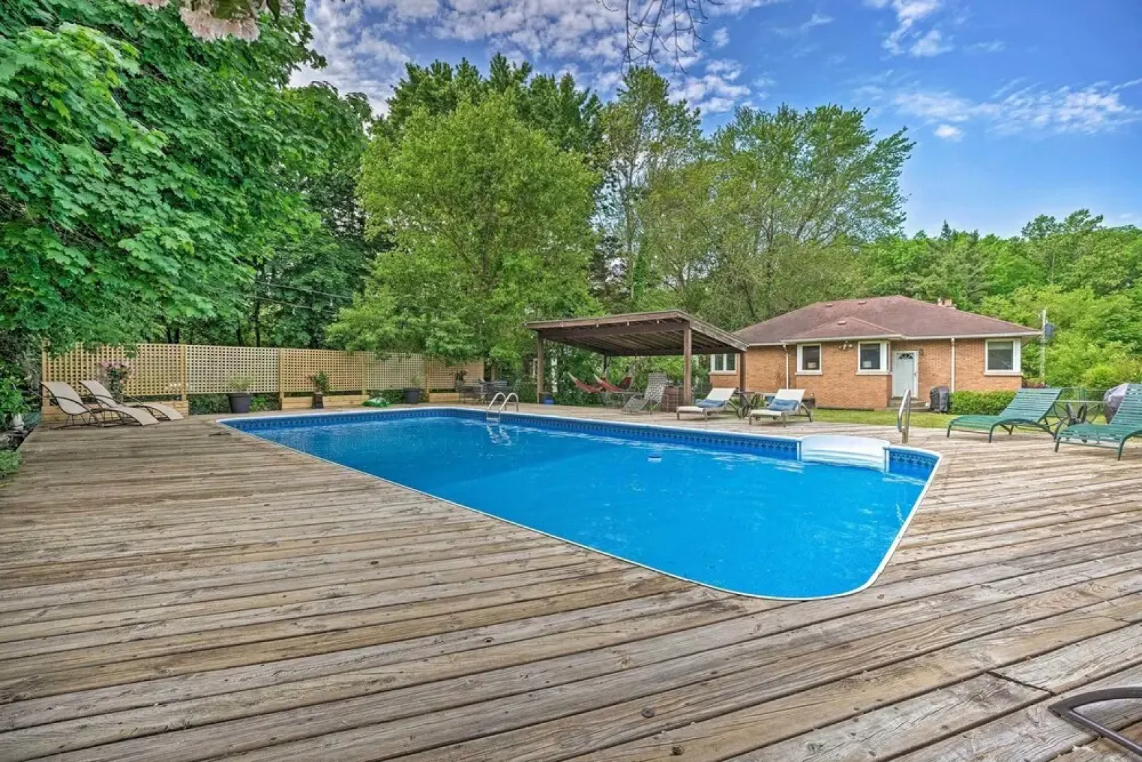 Lake Michigan Hideaway: Pool, Steps to Beach!