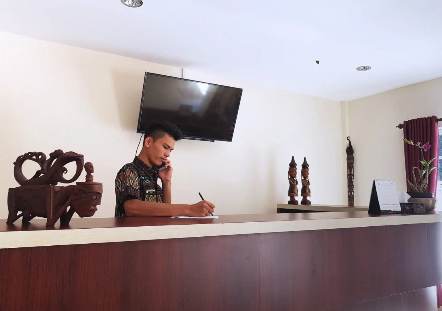 Zoe's Paradise Waterfront Hotel