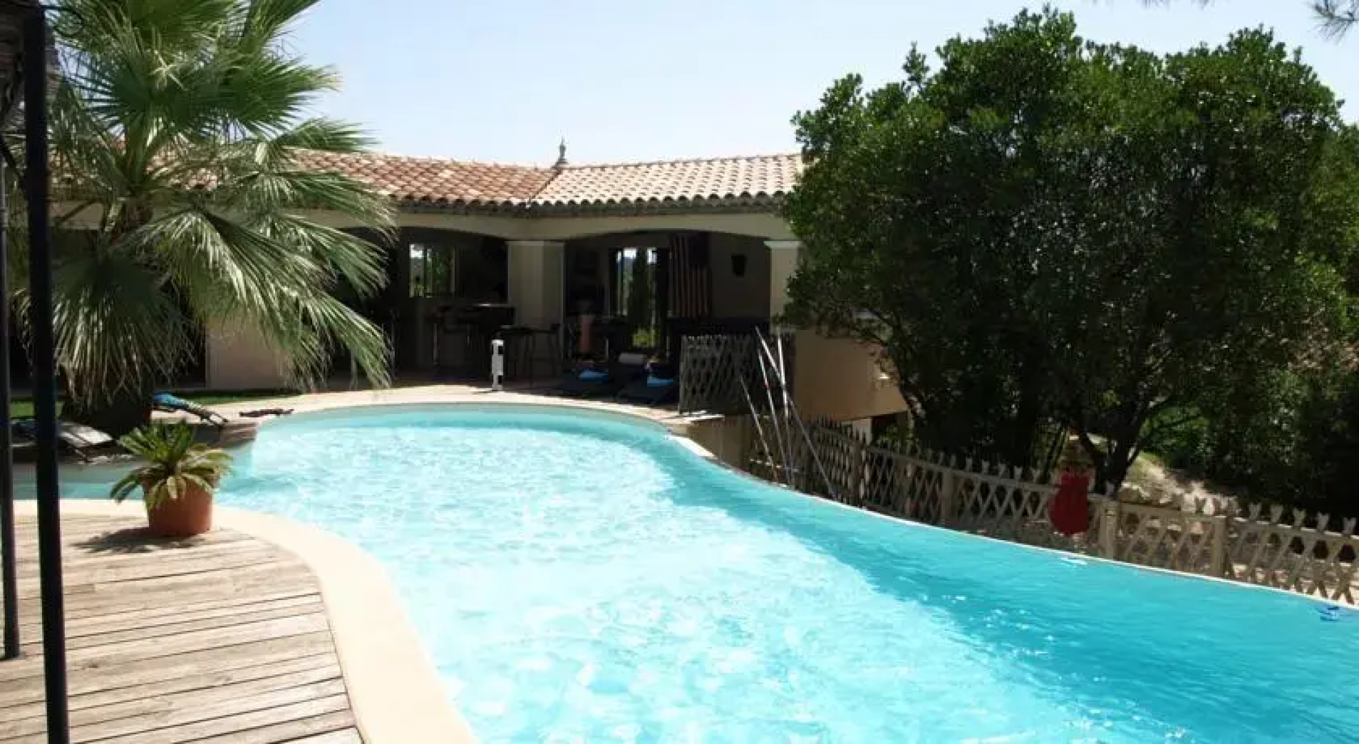 Piscine à débordement sur la Cote dAzur