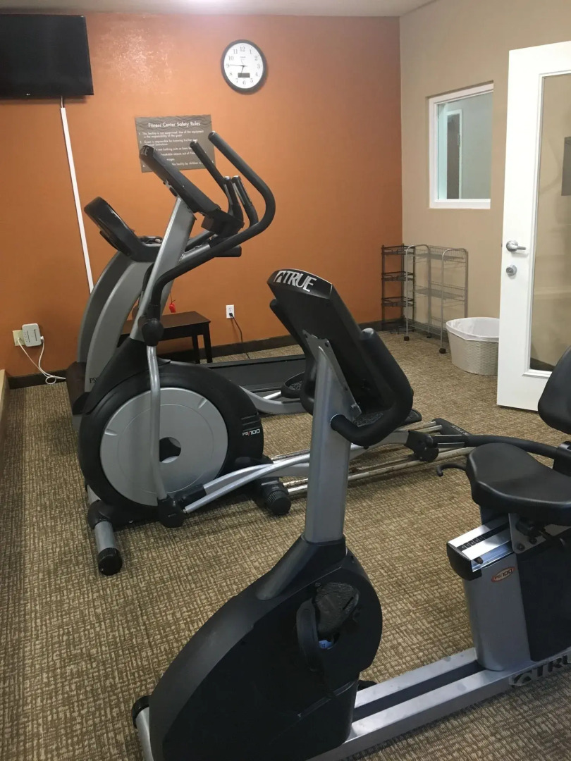 Magnolia Bay Hotel & Suites