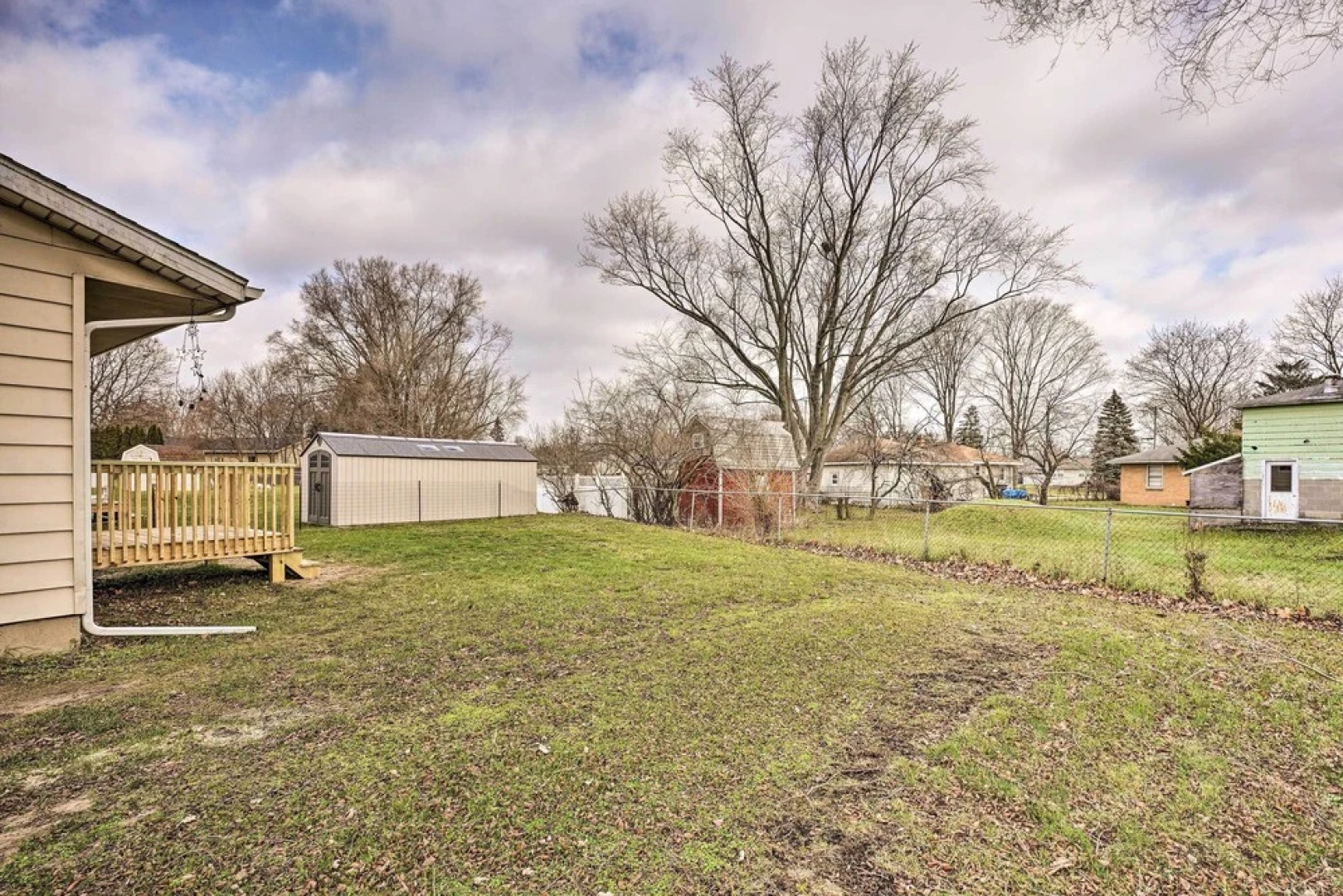 Homey Duplex - 10 Mi to Downtown Grand Rapids!