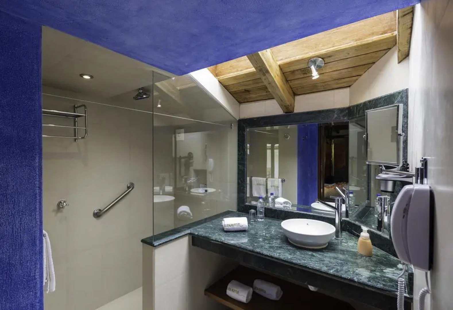 Luna Volcán, Adventure SPA - formerly Luna Runtún