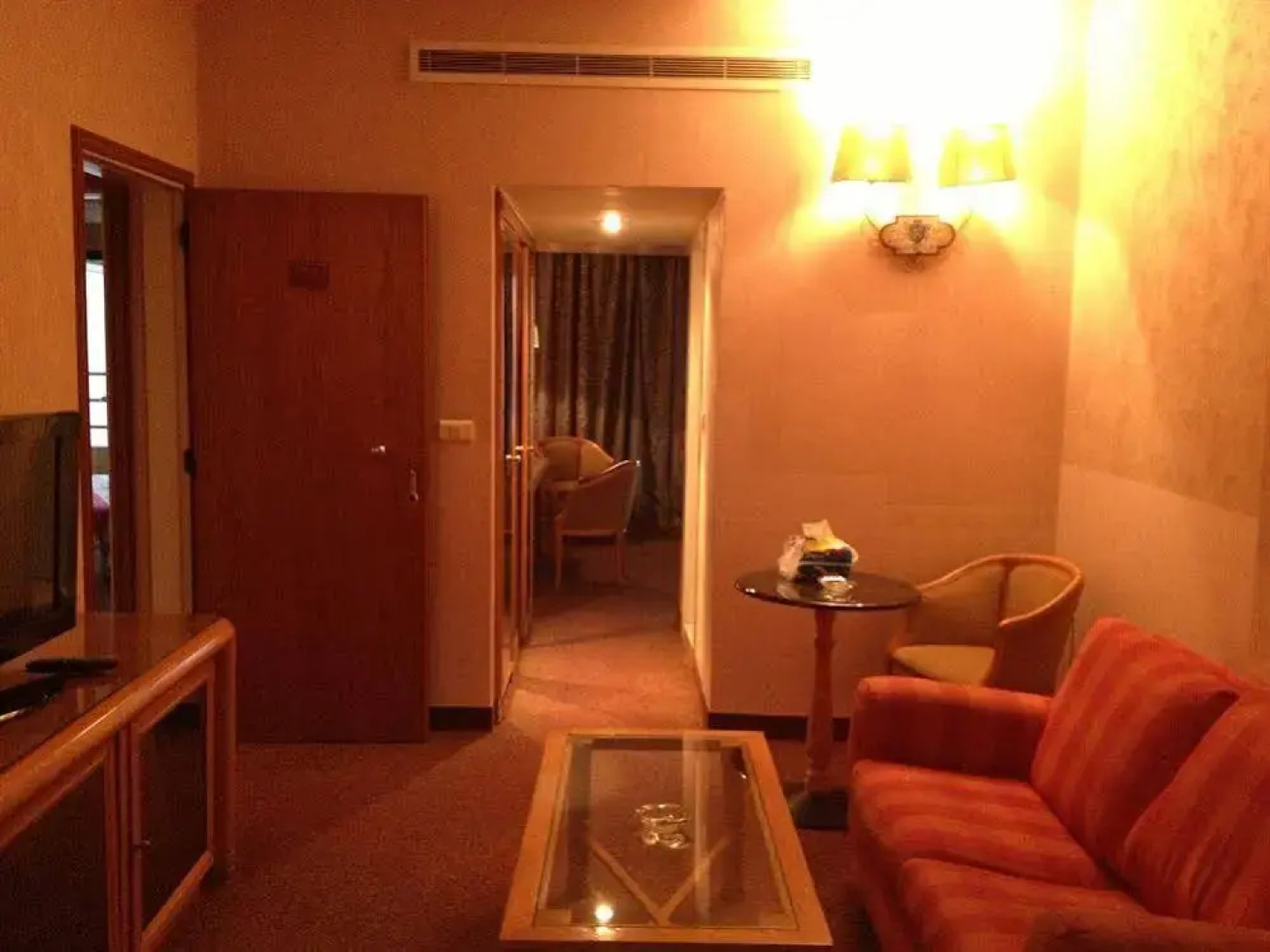 Aquarium Hotel & Resort