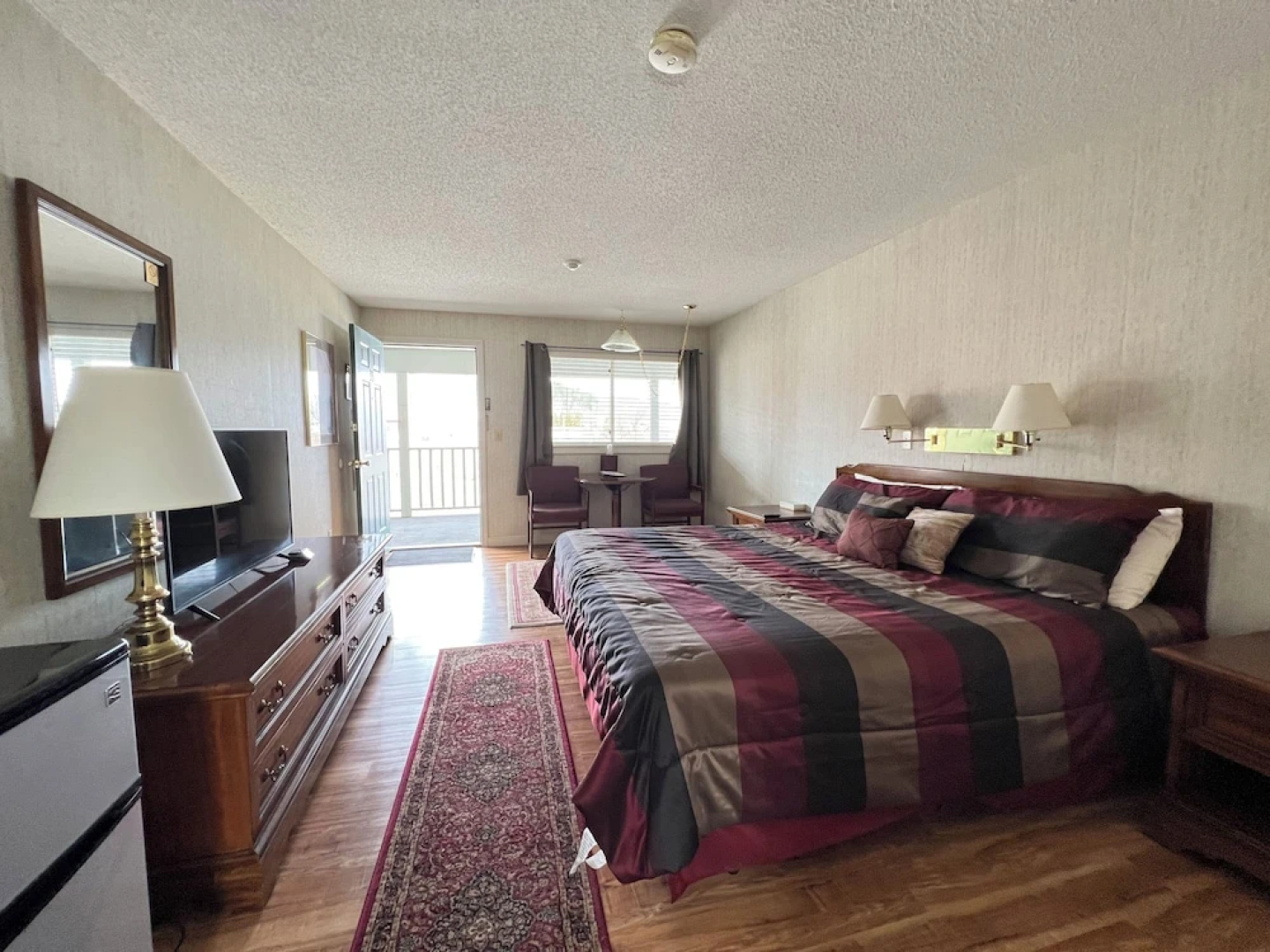 Island Pond Country Inn (Formerly the Lakefront Inn & Motel)