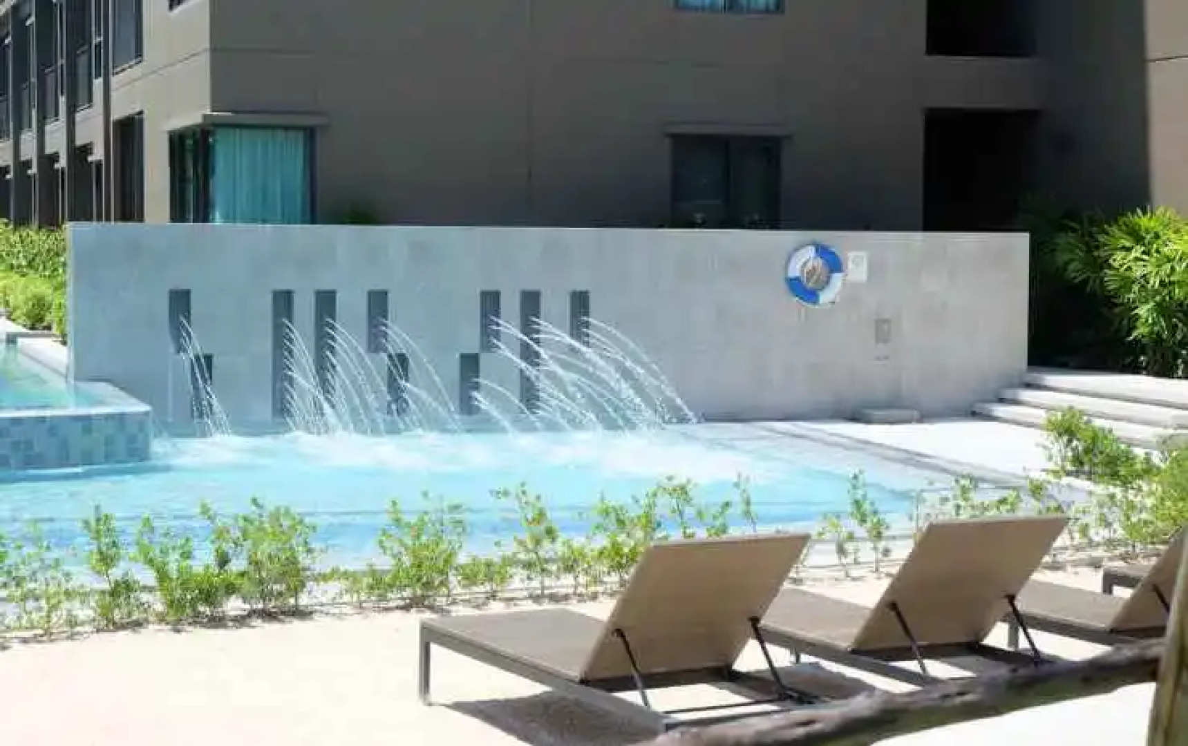 Rain Chaam Huahin by Jan Pool view เรน  หัวหิน WFH