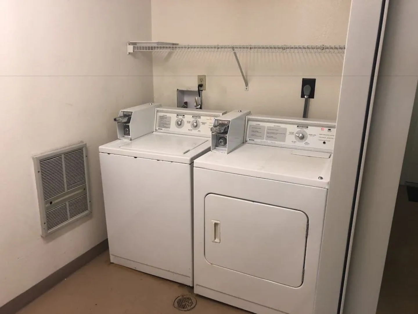 Pelican Beach Resort by Colasan