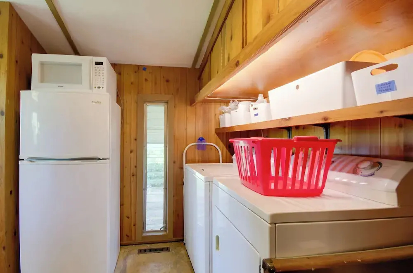 Tranquil Mid-century Modern Cottage w/ Forest View