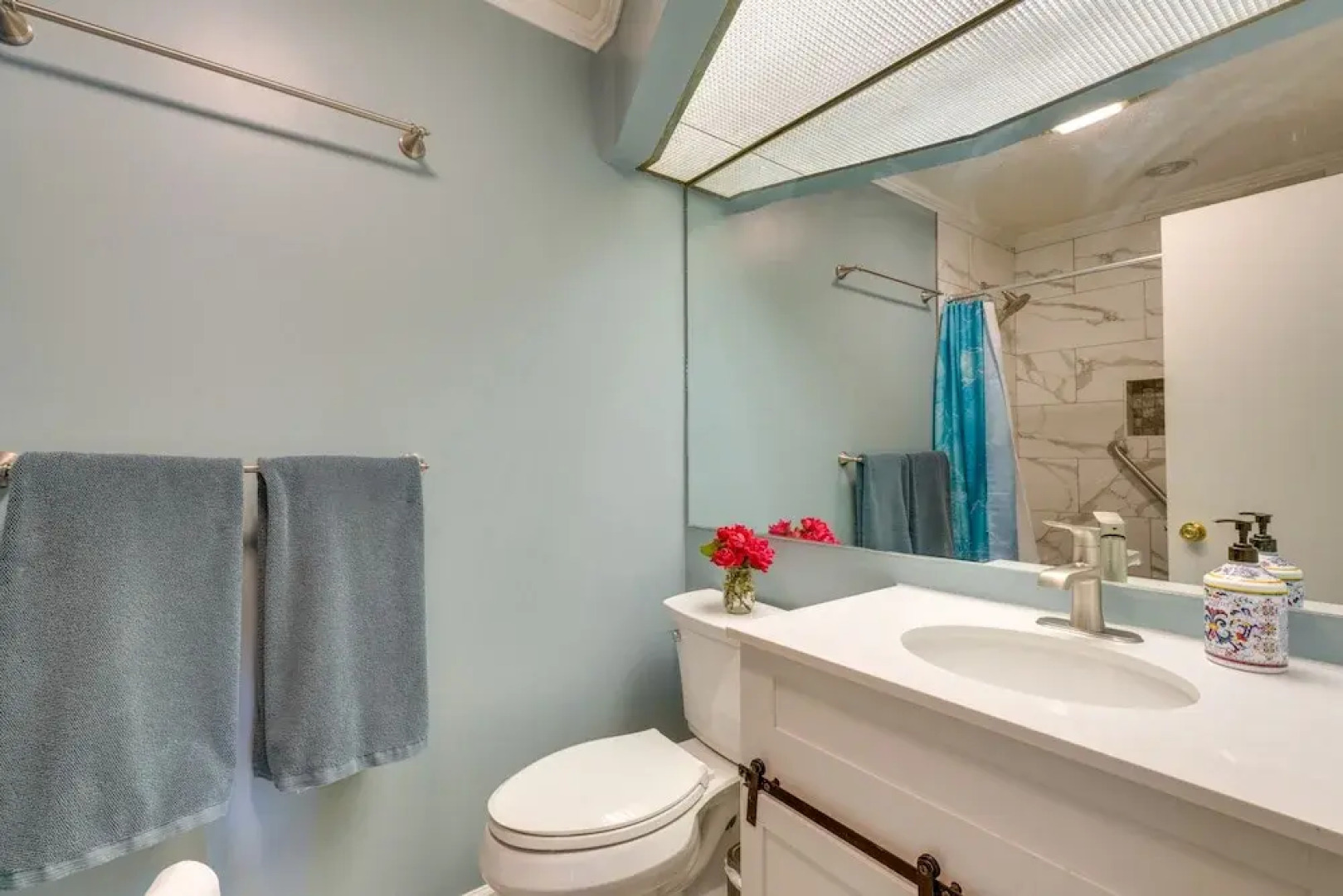 Lakefront Kingsport Home w/ Private Hot Tub!