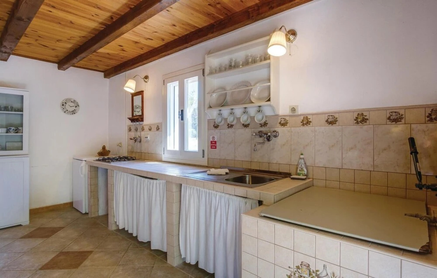 Stunning Home in Cunski With 1 Bedrooms