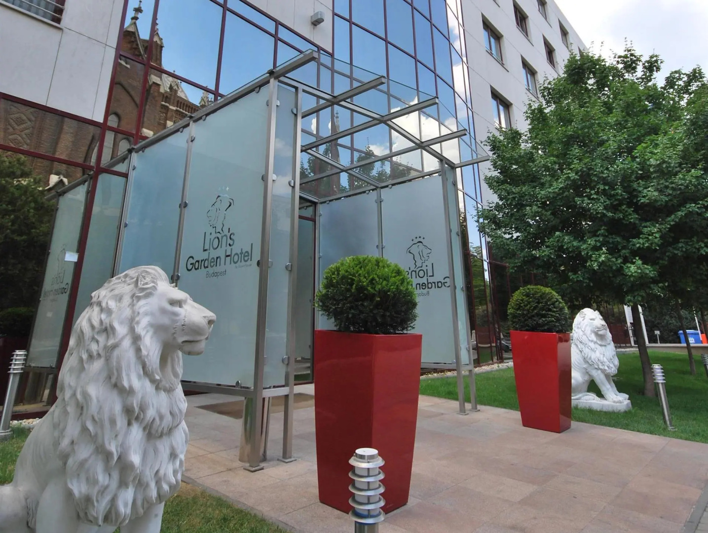 Lions Garden Hotel