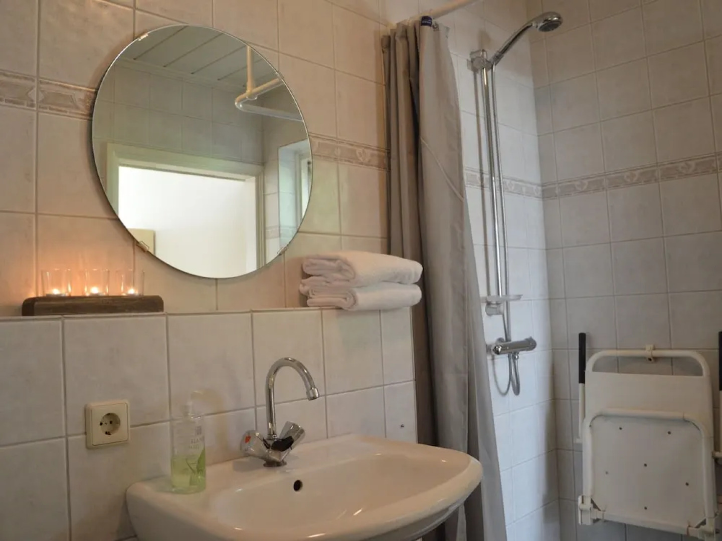 Beautiful Farmhouse in Baarschot near Forest