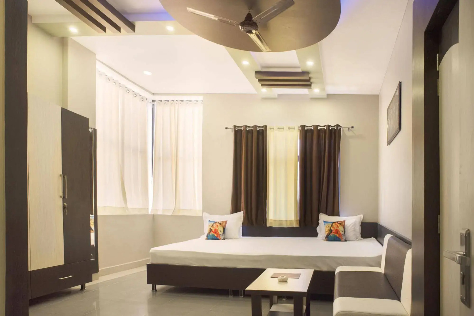 Treebo Trend Raj Garden