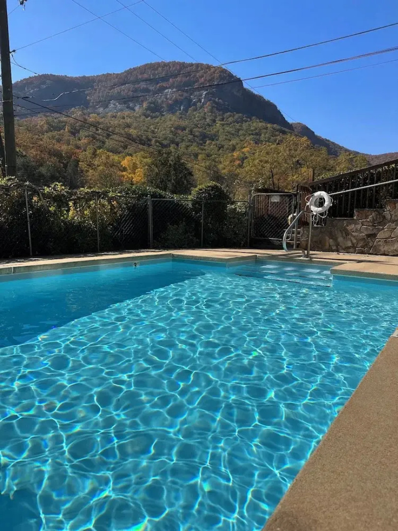 The Chimney Rock Inn & Cottages