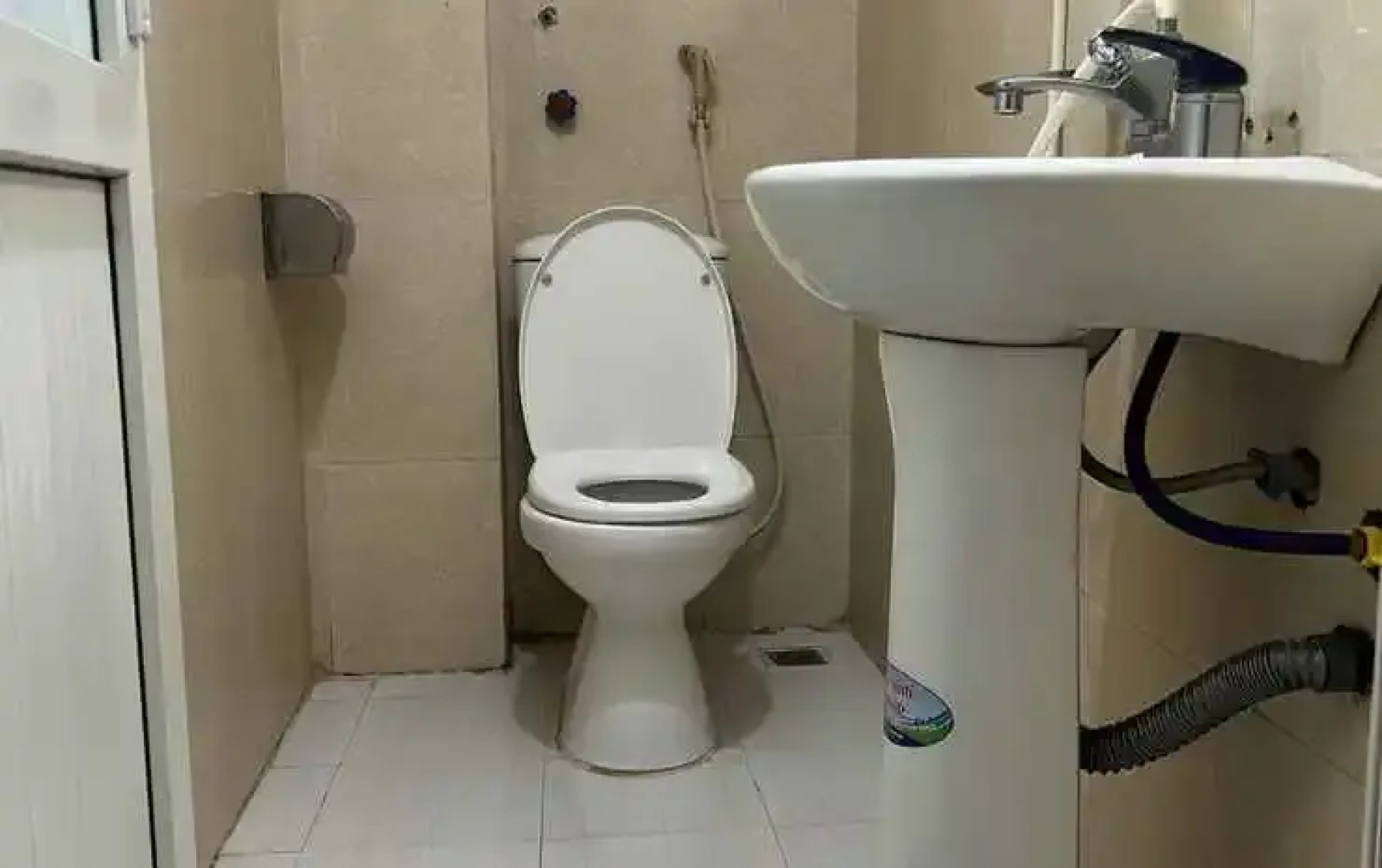 Frontier Hostel & Tours