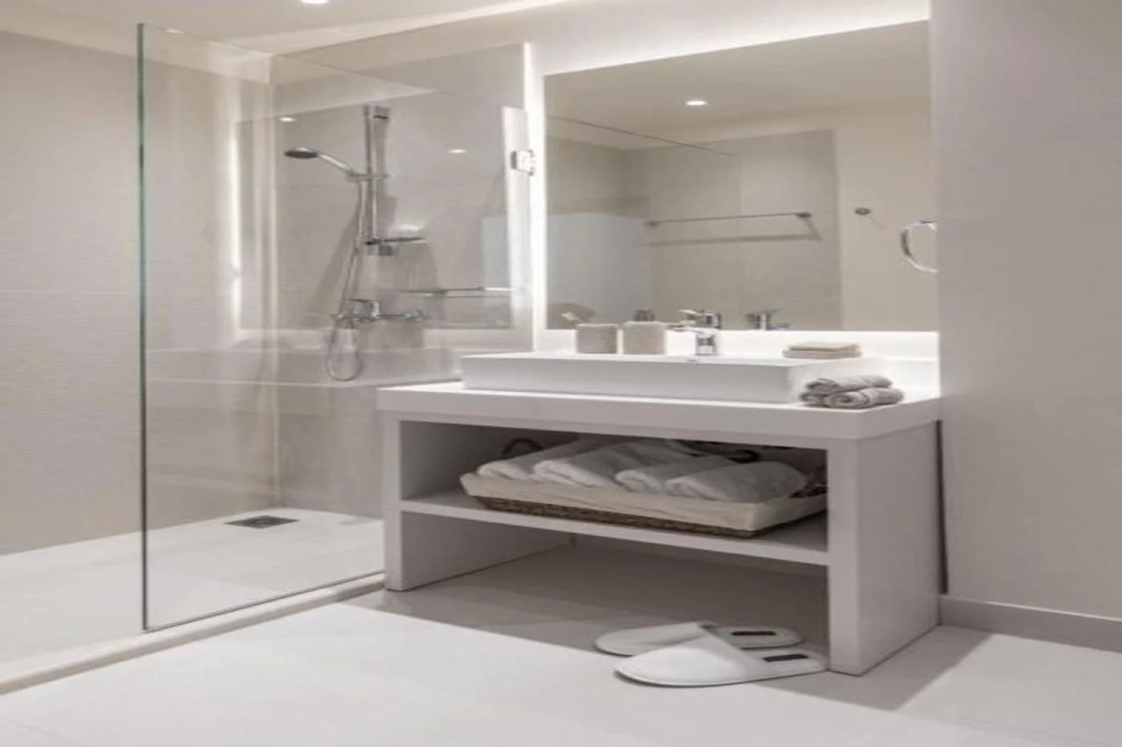 Gallery Suites & Residences, Piraeus