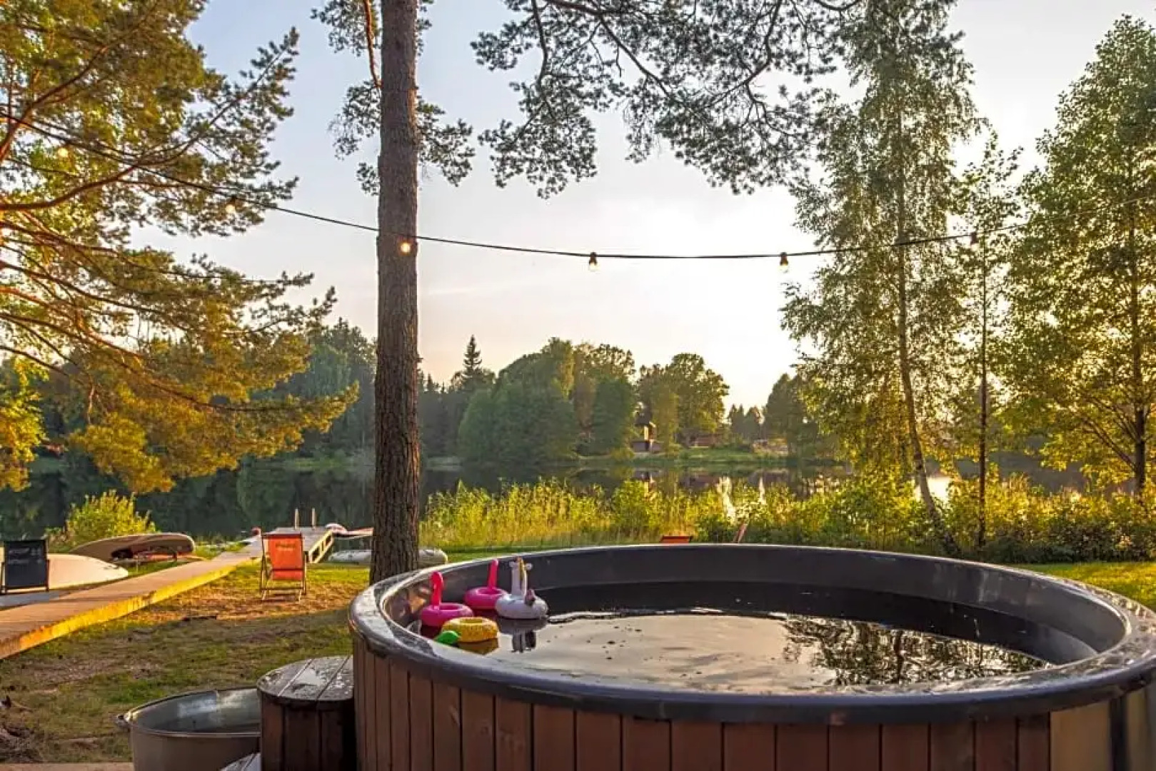 Saarj¿e puhkemaja tuba koos hommikus¿¿giga