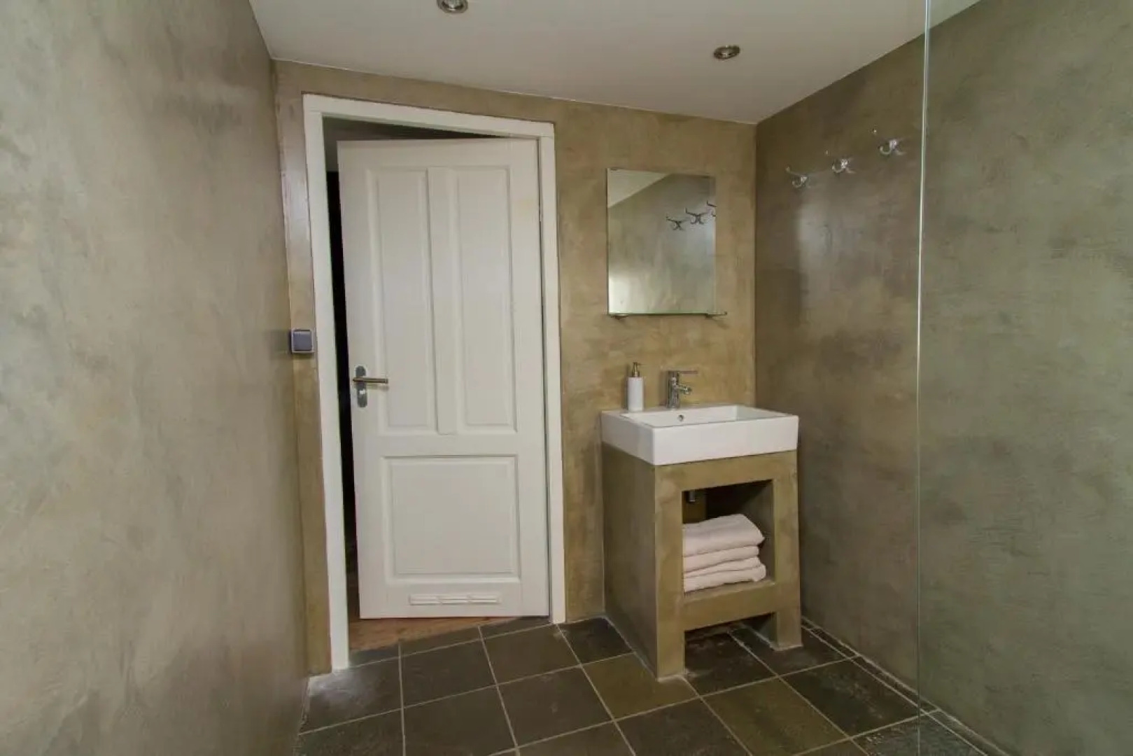 Paardenstal, Private House with wifi and free parking for 1 car