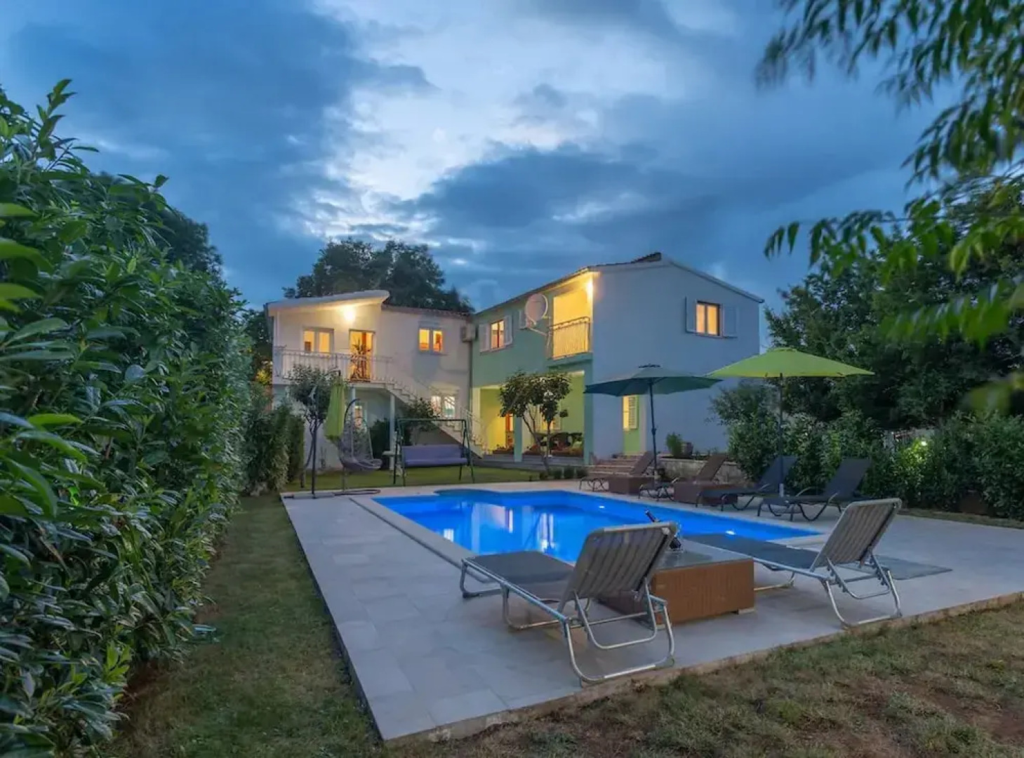 Sunny Escape Holiday Home Dicmo With Pool and Gym