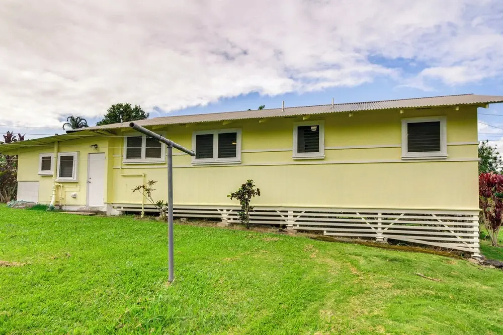Charming Historic Hilo House Minutes to Beach!