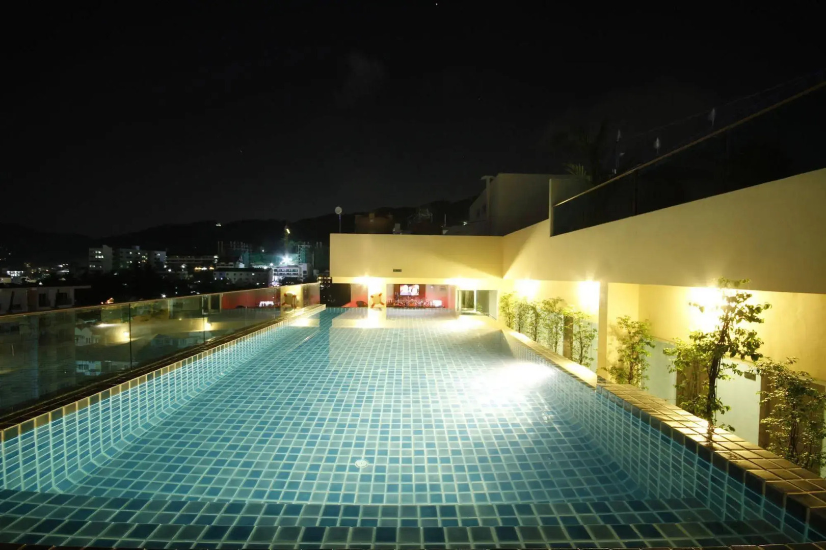 Hemingways Silk Hotel