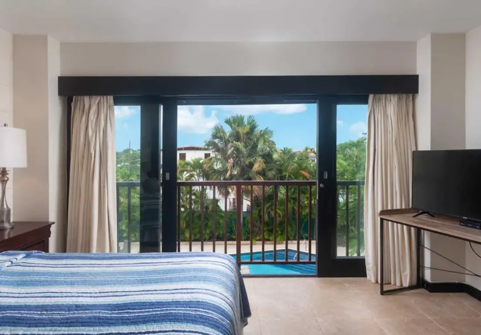 Wonderful 1-bed condo, 2min walk to beach & more