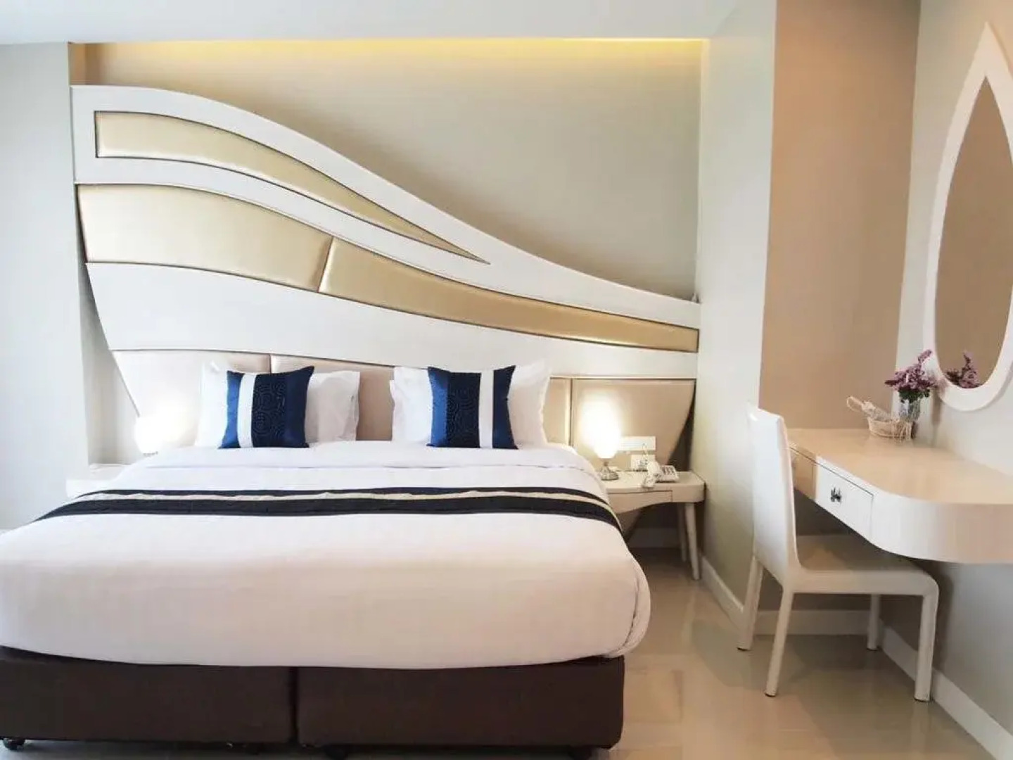 Sunrise Lagoon Hotel And Golf