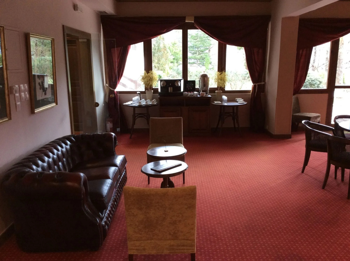 Country Club Hotel & Suites