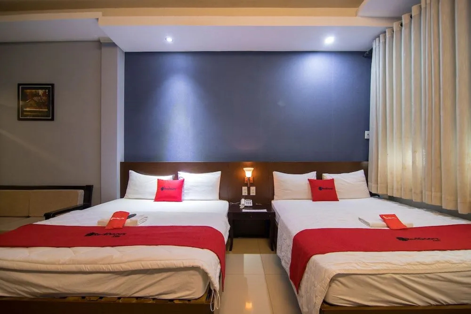 RedDoorz Near Tan Dinh Market 3