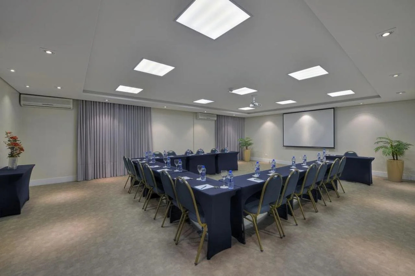 Hotel Deville Curitiba