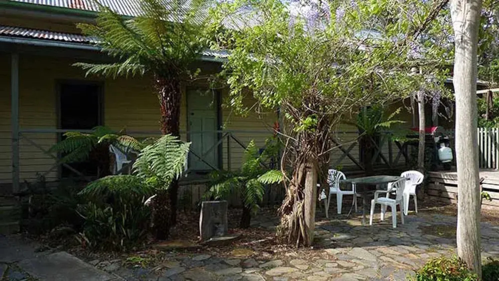 Little River Inn - Hostel