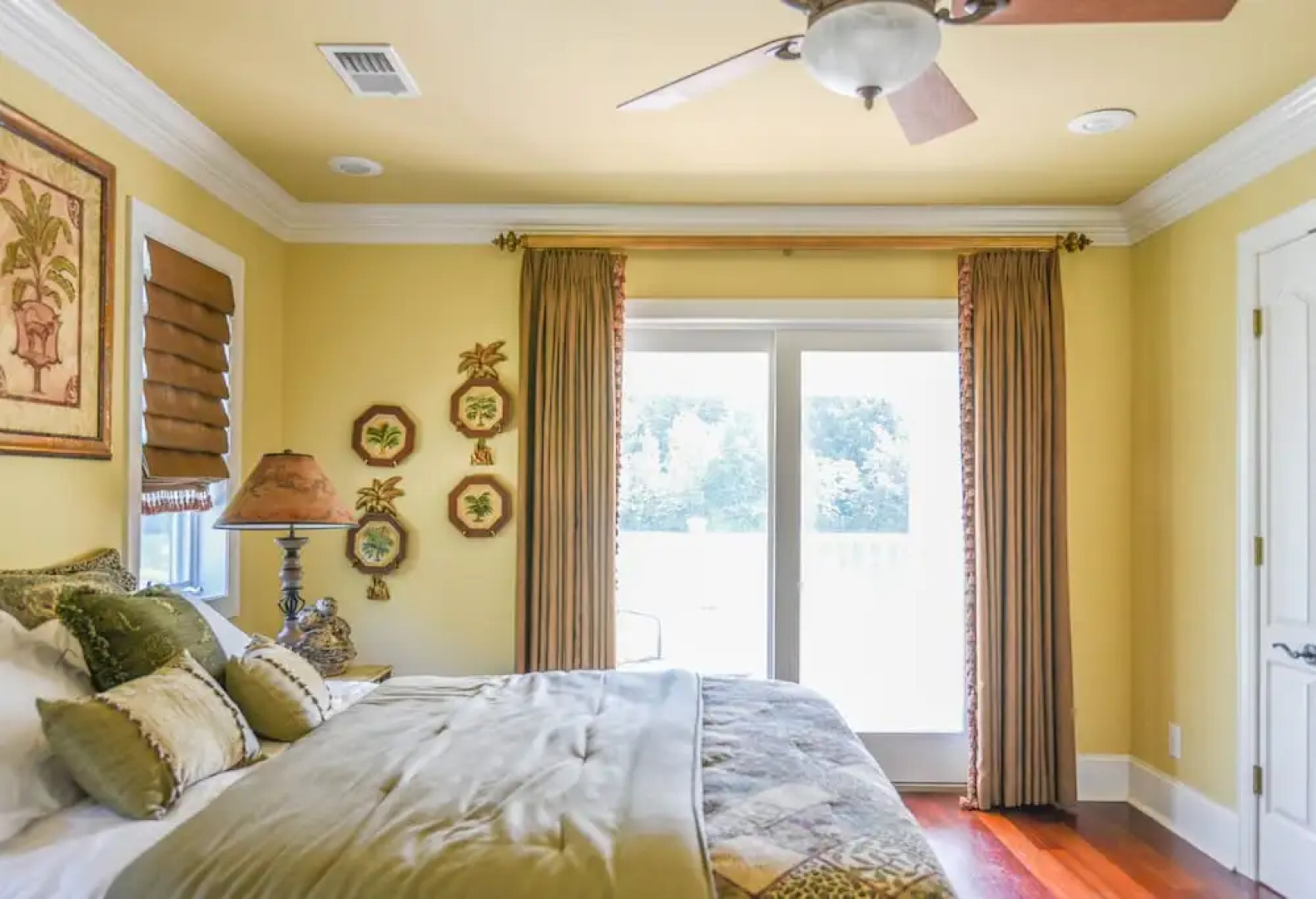 Large Home On Private Peninsula With Hot Tub + Sauna! 4 Bedroom Home