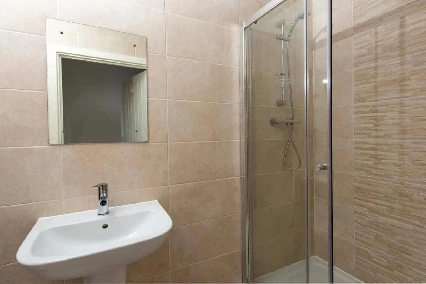 Bright and Homely 2BR Flat in Old Trafford