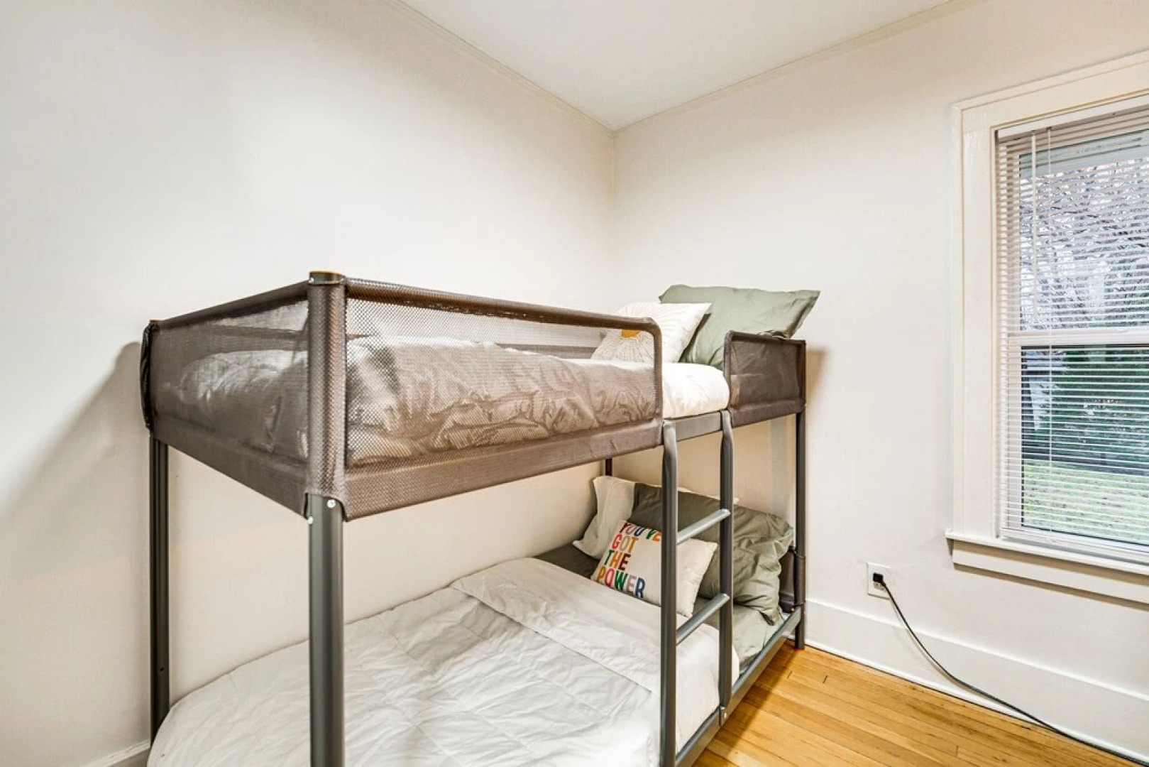 Dog-friendly Pleasant Ridge Home: 13 Mi to Detroit