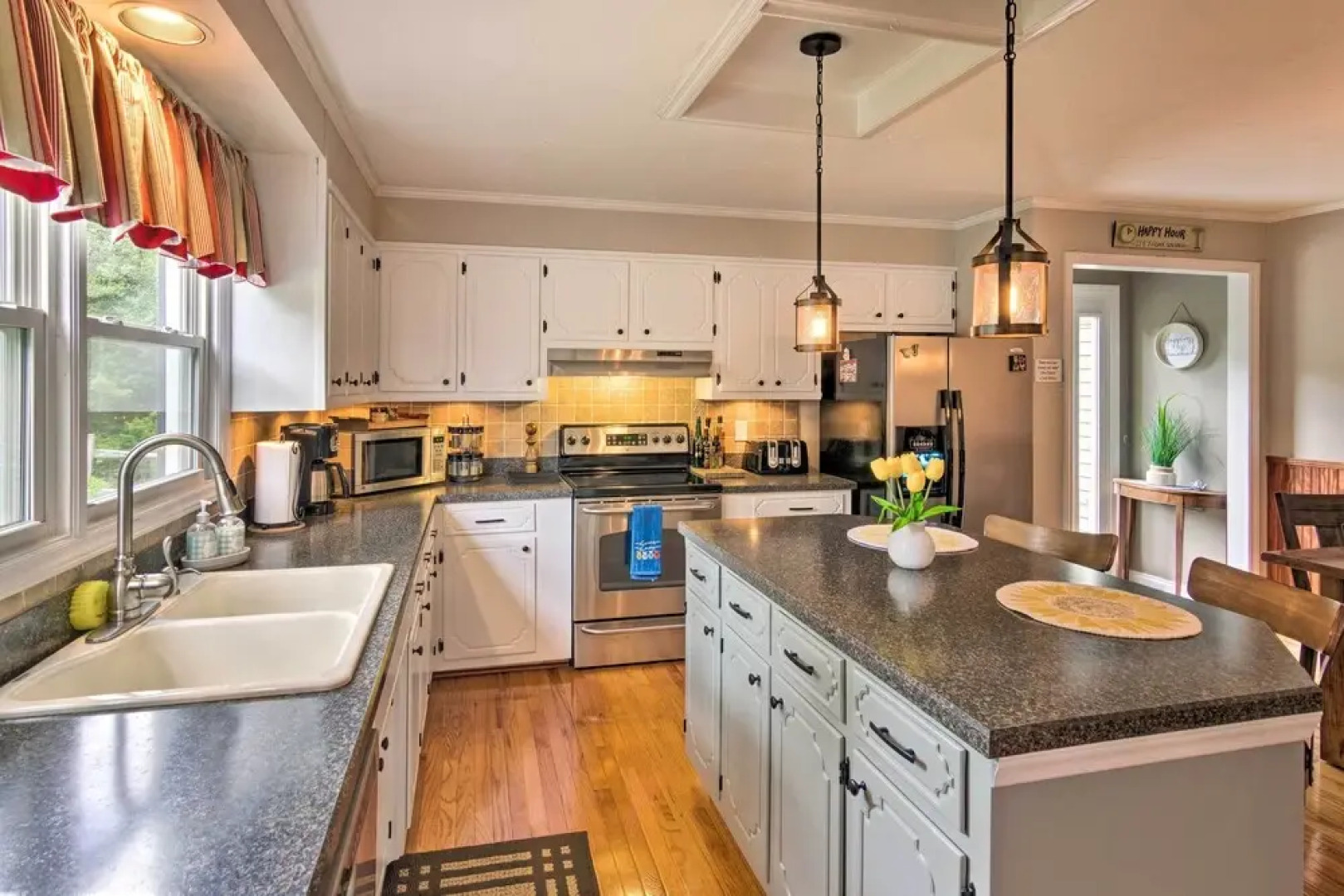 'paradise Lakehouse' in Hickory w/ Dock & Views!