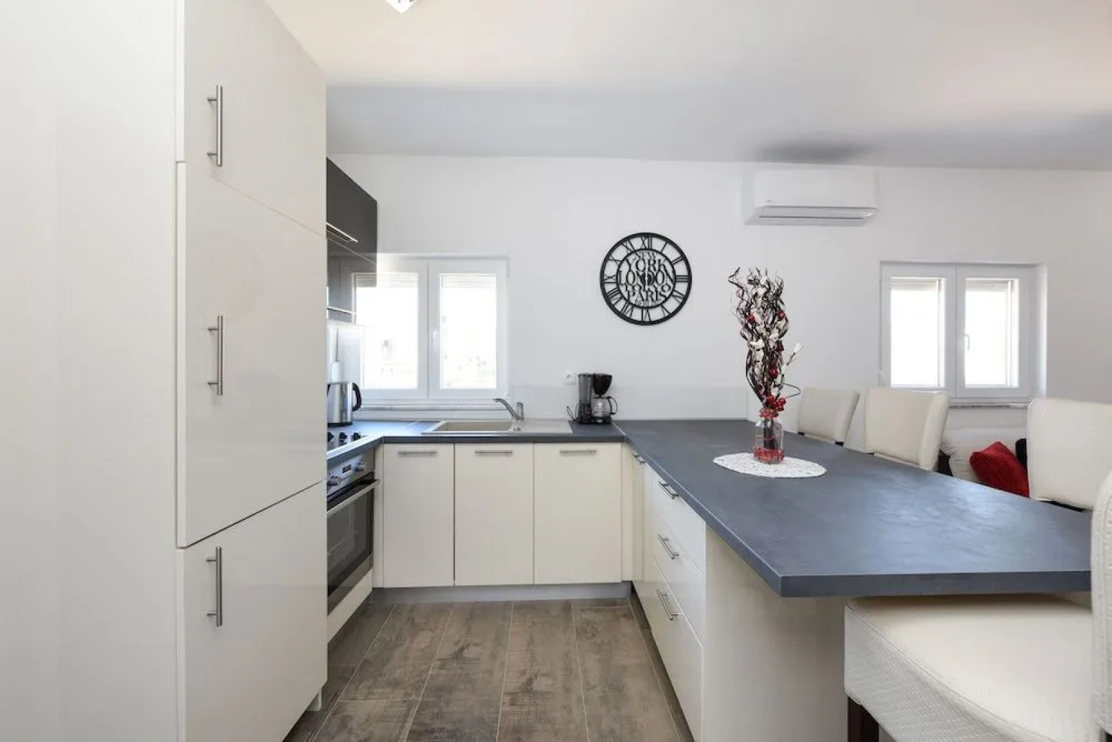 Holiday Apartments Yes Peace