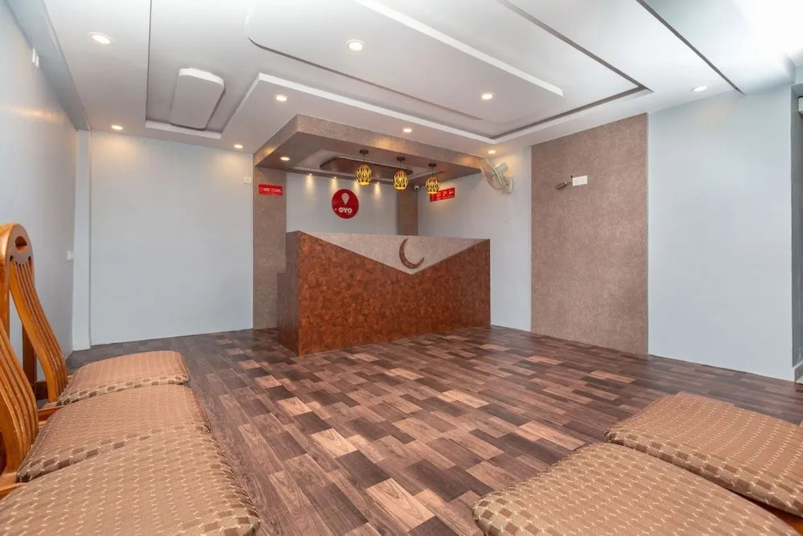 OYO 22105 Hotel Half Moon Inn