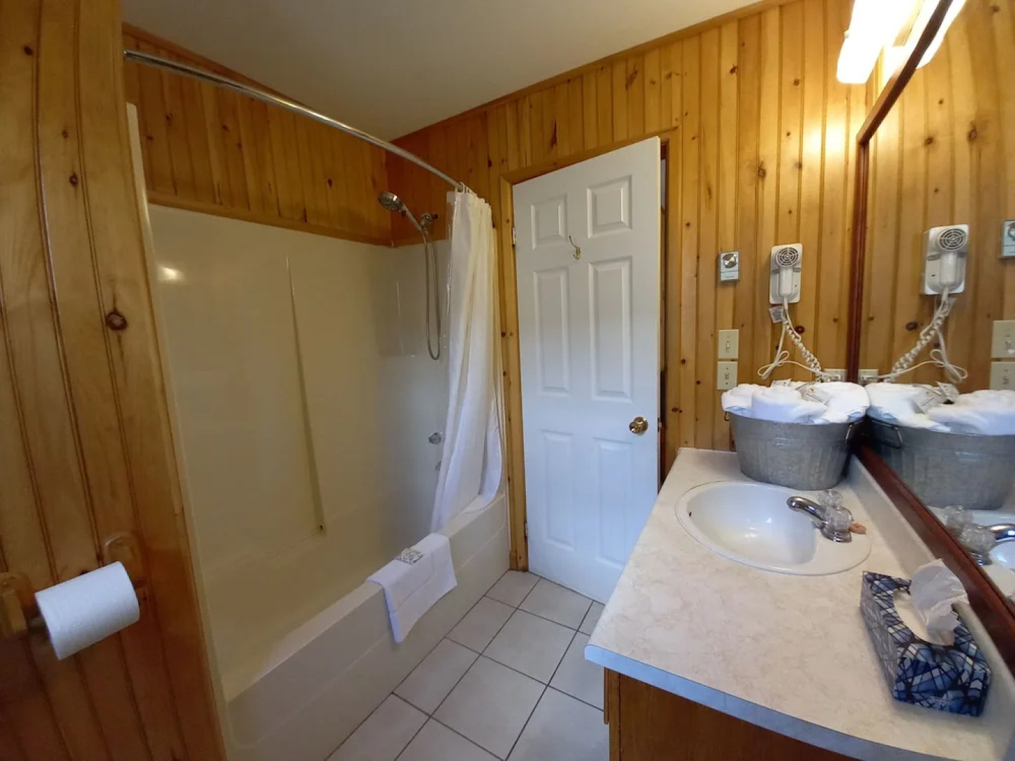 Anne's Windy Poplars Cottage Resort