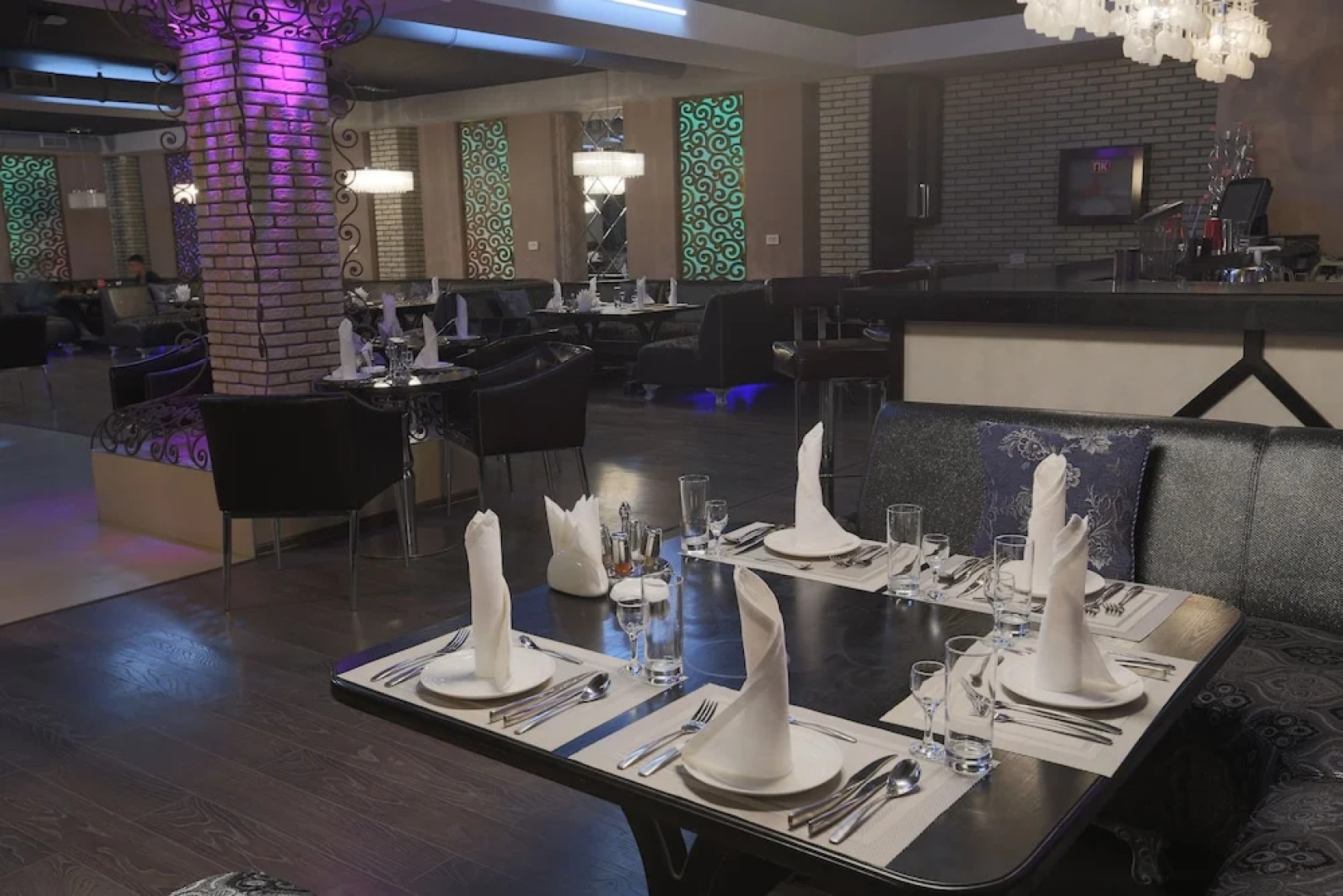 Отель Zargaron Plaza