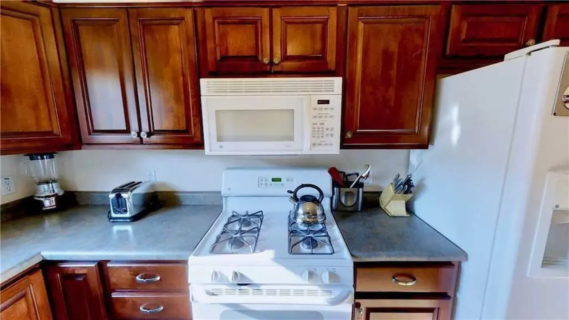 Canyonlands West 381 by RedAwning