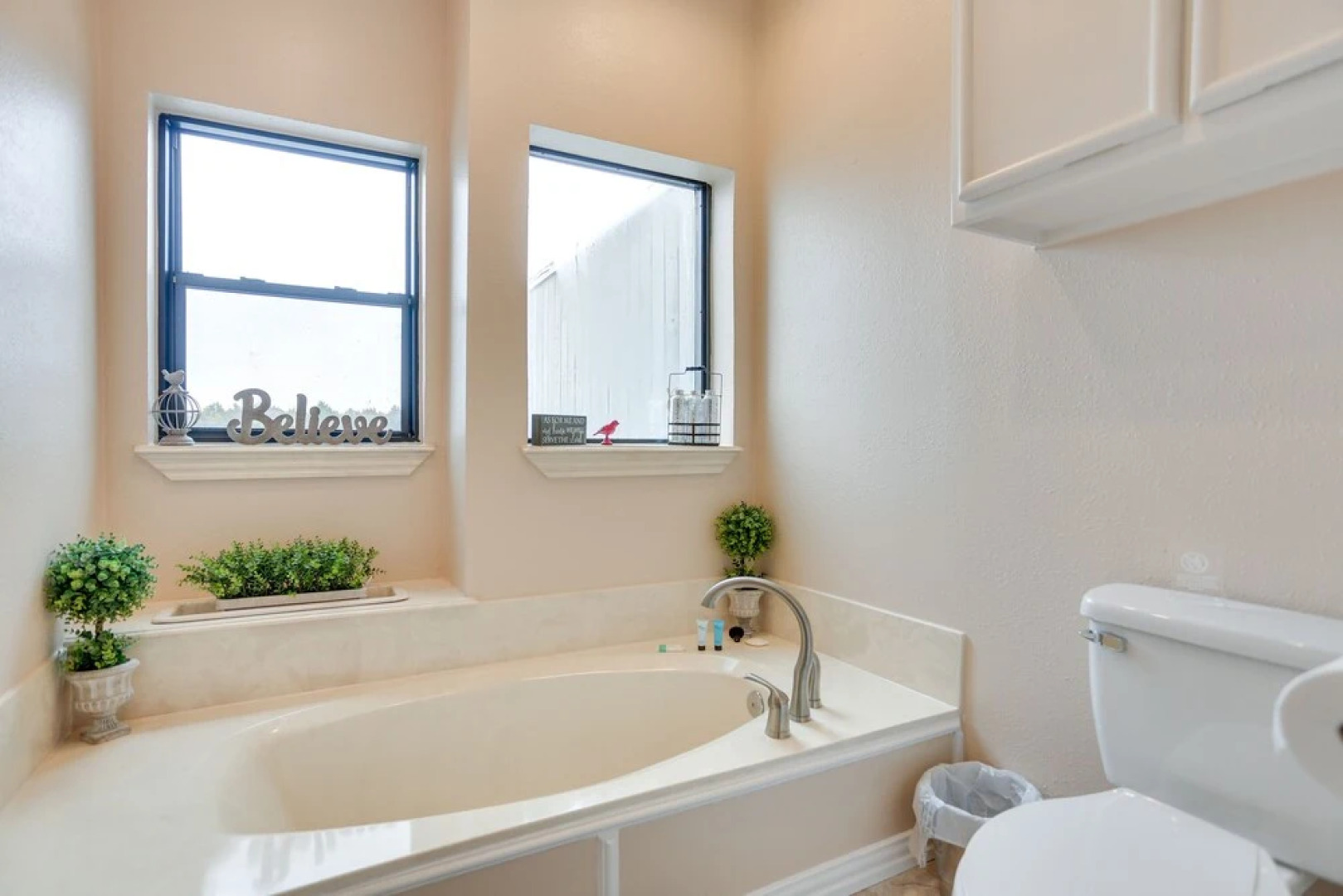 Lakefront Townhome in Pottsboro: Pets Welcome!