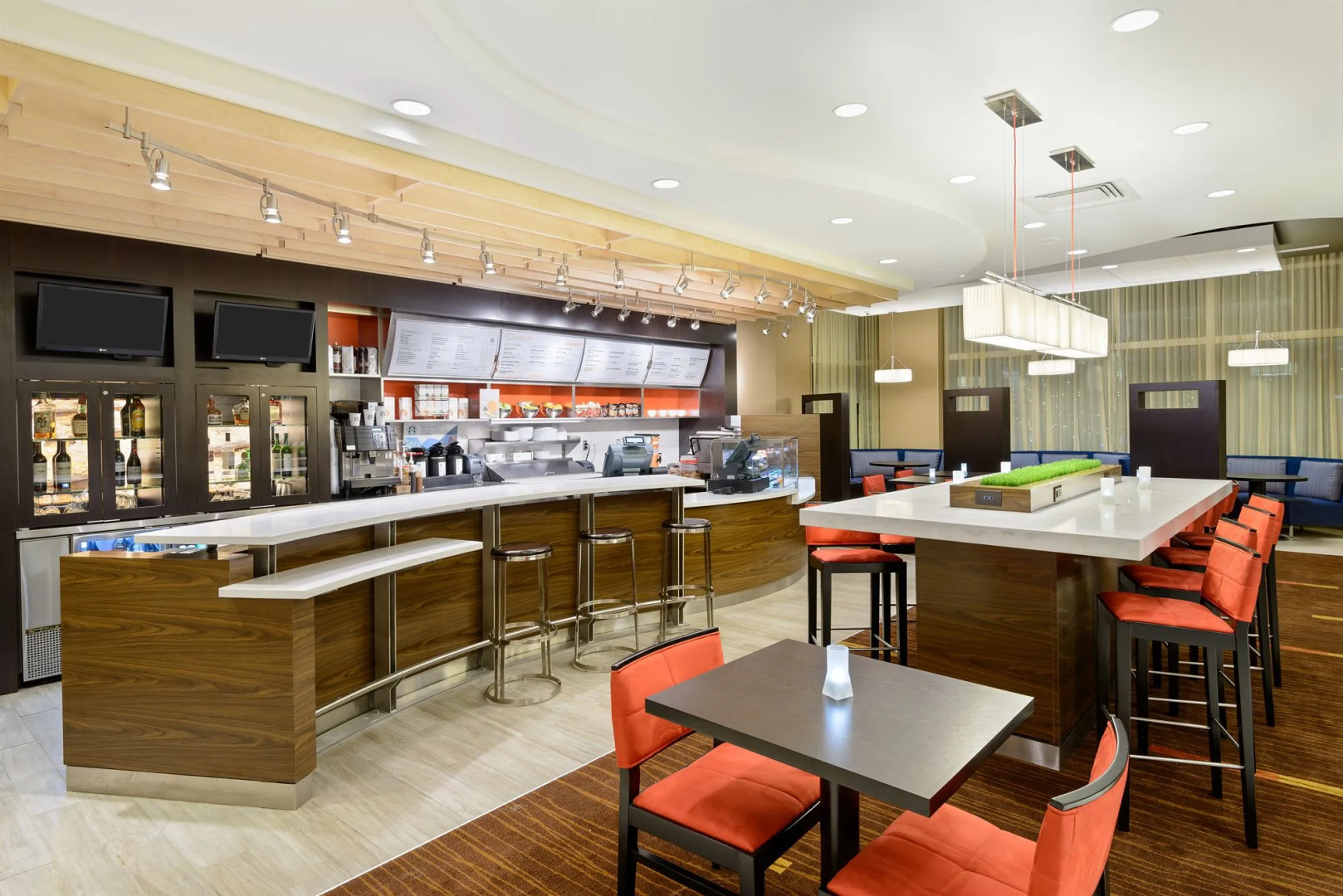 Courtyard Buffalo Downtown / Canalside